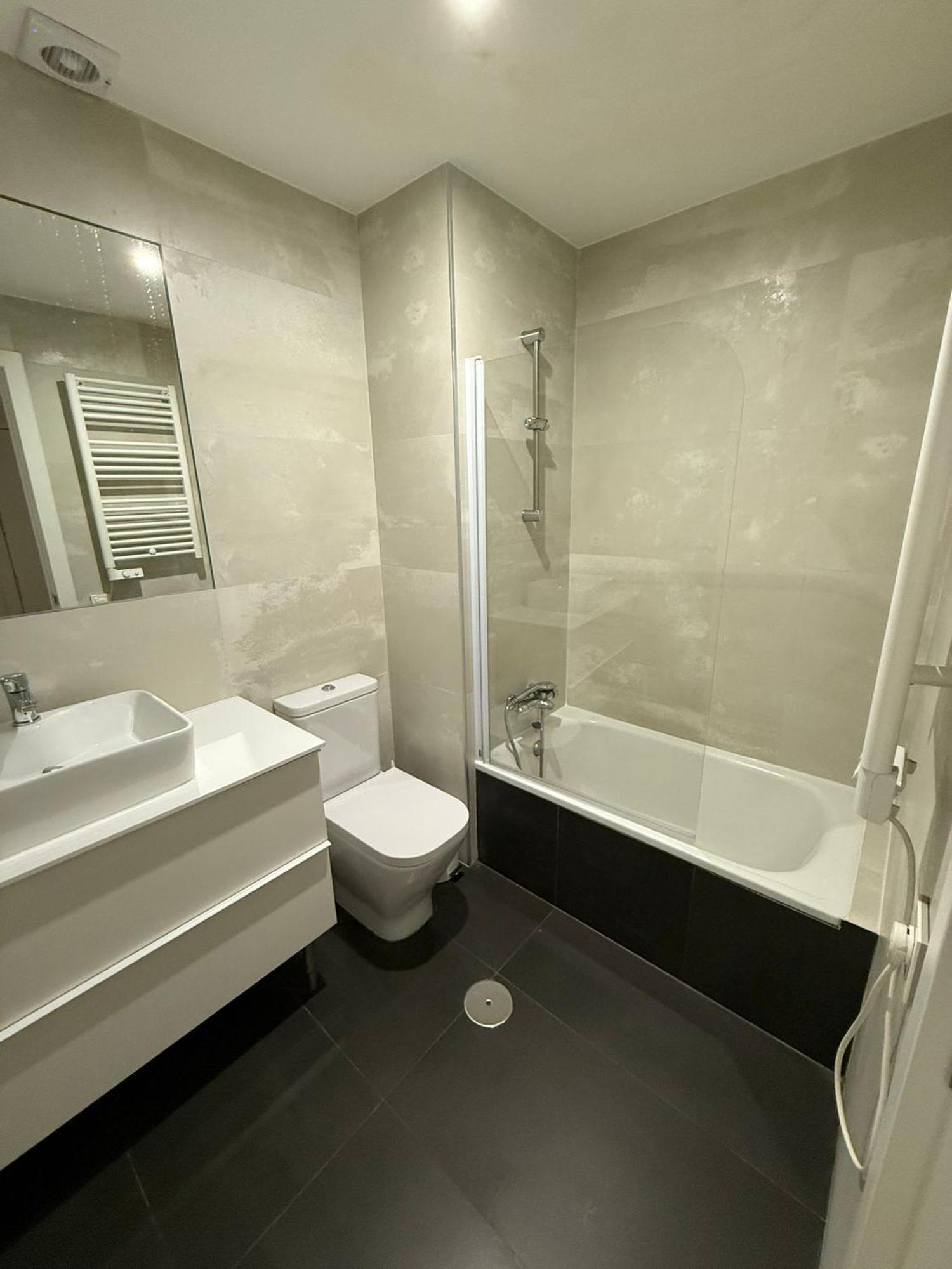 To Room Madrid Castellana Bagian luar foto