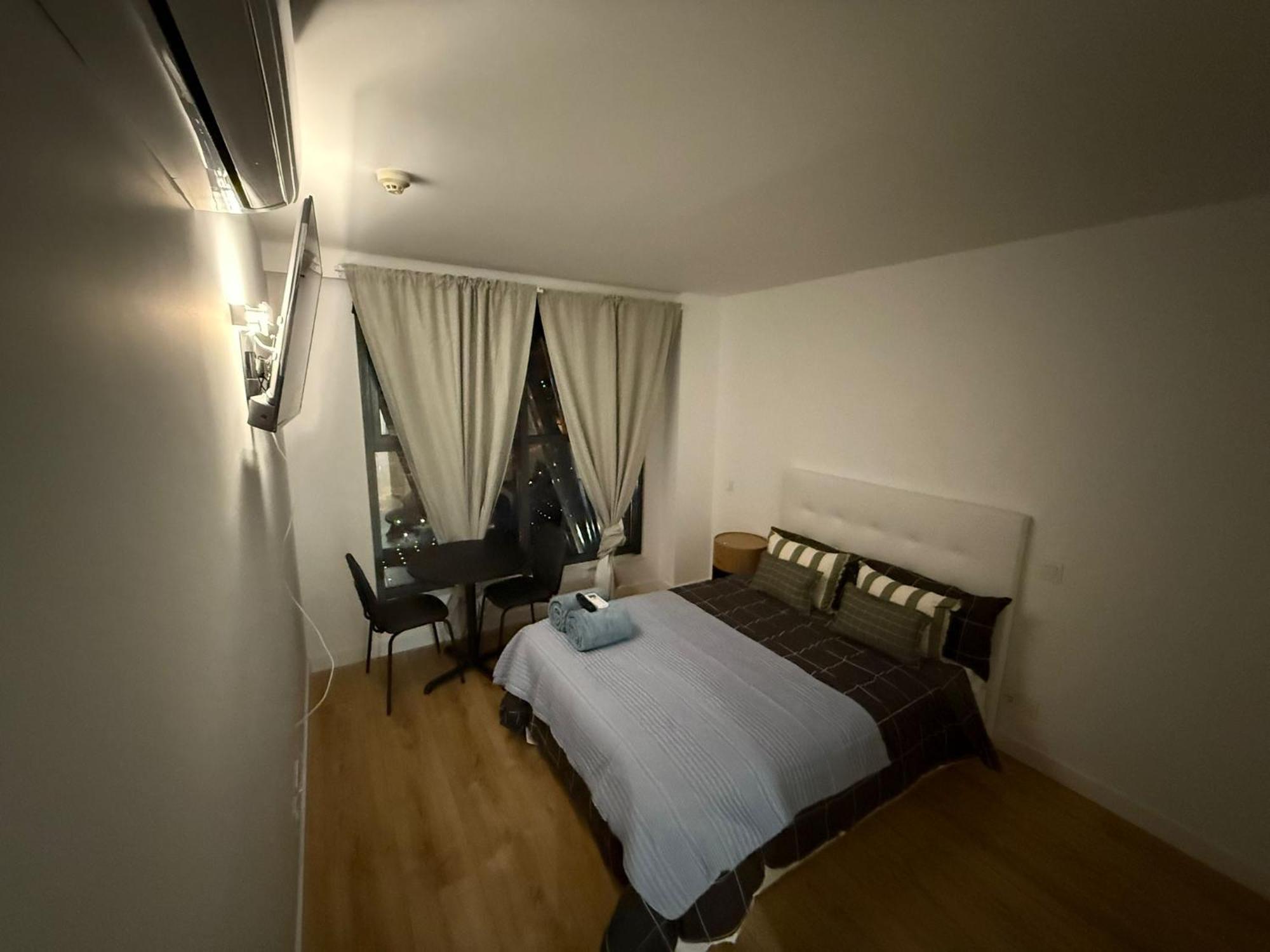 To Room Madrid Castellana Bagian luar foto